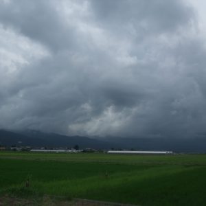今日は局地的な豪雨。岐阜県海津市で松岡ただしさんと一緒に街頭宣伝や集い