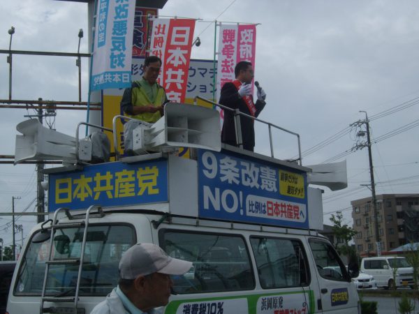静岡県浜松市で街頭演説をする中野たけし